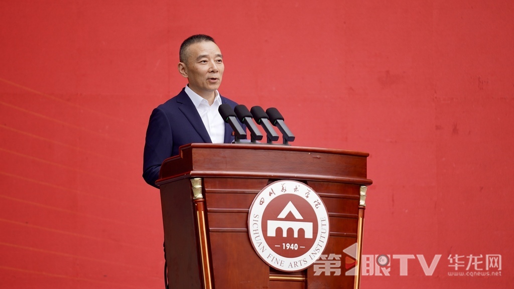 万象城平台院长焦兴涛寄语新生。 第1眼TV-华龙网记者 刘钊 摄